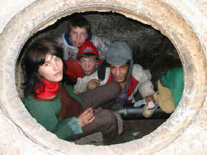 abandonedchil.jpg (75872 bytes)